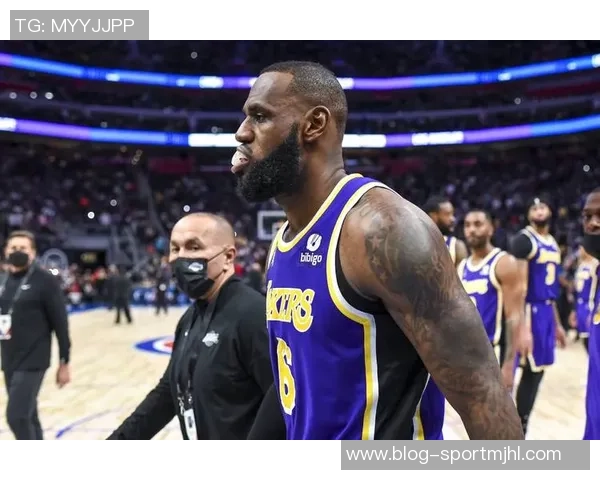 萨尔故意推倒克洛尼并撞击CJ裁判升级判罚为恶意犯规引发热议